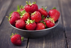 ۱۰ فایده شگفت‌انگیز توت فرنگی برای بدن  